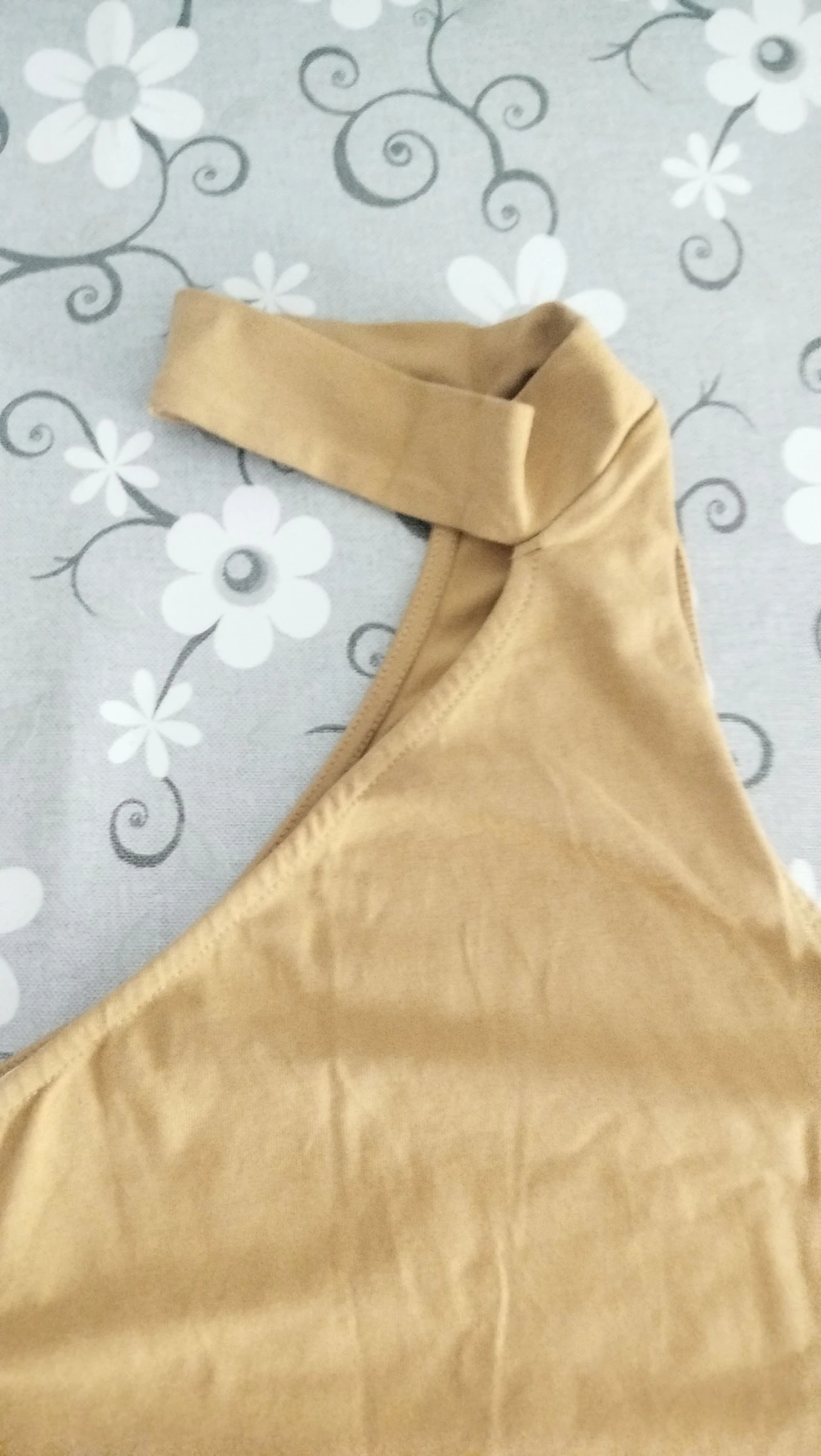 Top asymétrique moutarde avec col ras-du-cou - Stradivarius (Taille S) – photo 2